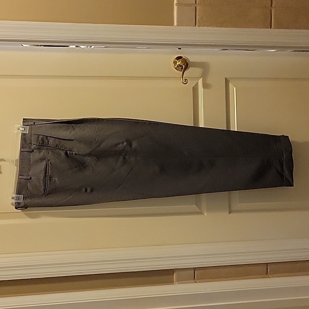 NEW Consensus gray pleated front pants cuffs rayon/polyester Washable 33x32 NEW…